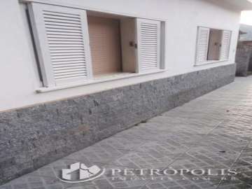 Casa à venda em Mosela, Petrópolis - RJ