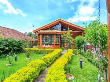 Casa à venda em Quitandinha, Petrópolis - RJ