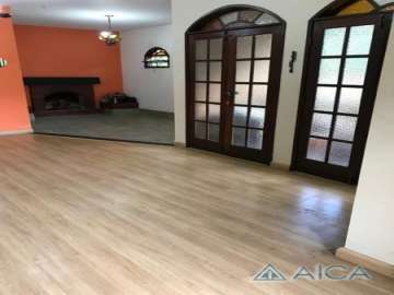 Casa à venda em Mosela, Petrópolis - RJ