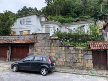 Casa à venda em Valparaíso, Petrópolis - RJ