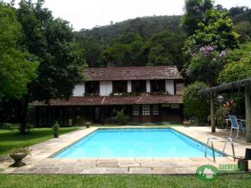 Casa à venda em Carangola, Petrópolis - RJ