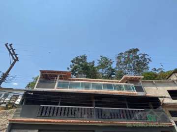 Casa à venda em Itamarati, Petrópolis - RJ