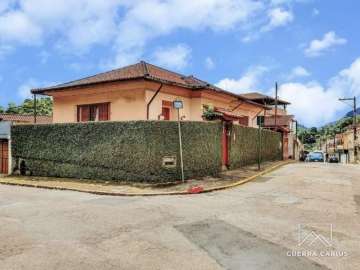 Casa à venda em Valparaíso, Petrópolis - RJ