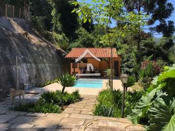 Casa à venda em Santa Mônica, Petrópolis - RJ
