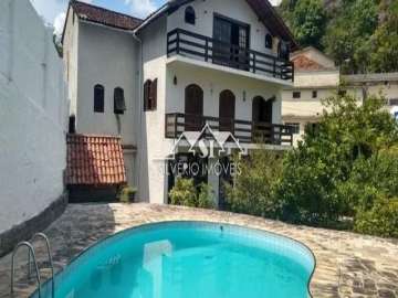 Casa à venda em Valparaíso, Petrópolis - RJ