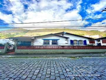 Casa à venda em Itamarati, Petrópolis - RJ