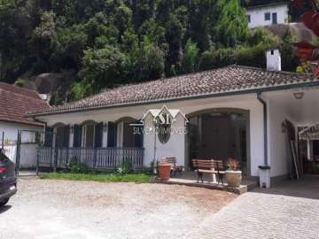 Casa à venda em Mosela, Petrópolis - RJ