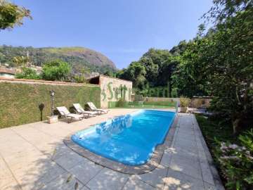 Casa à venda em Cascatinha, Petrópolis - RJ