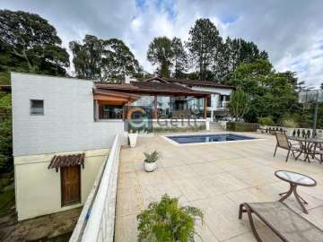 Casa à venda em Valparaíso, Petrópolis - RJ