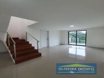 Cobertura à venda em Itaipava, Petrópolis - RJ