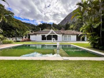 Casa à venda em Itaipava, Petrópolis - RJ
