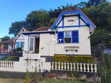 Casa à venda em Valparaíso, Petrópolis - RJ