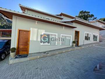 Casa à venda em Mosela, Petrópolis - RJ