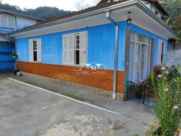 Casa à venda em Mosela, Petrópolis - RJ