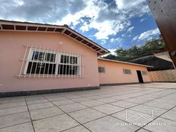 Casa à venda em Samambaia, Petrópolis - RJ
