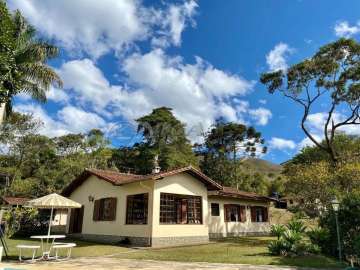 Casa à venda em Carangola, Petrópolis - RJ