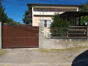 Casa à venda em Carangola, Petrópolis - RJ