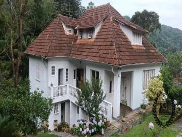 Casa à venda em Mosela, Petrópolis - RJ