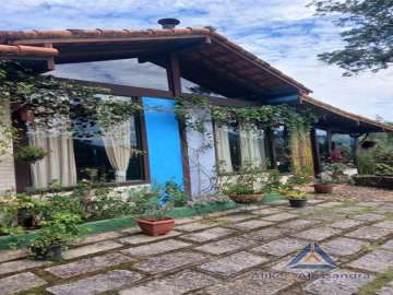 Casa à venda em Itaipava, Petrópolis - RJ