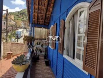 Casa à venda em Mosela, Petrópolis - RJ