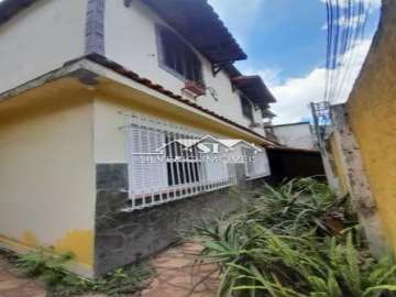 Casa à venda em Mosela, Petrópolis - RJ