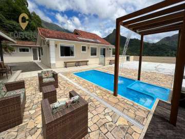 Casa à venda em Cascatinha, Nova Friburgo - RJ