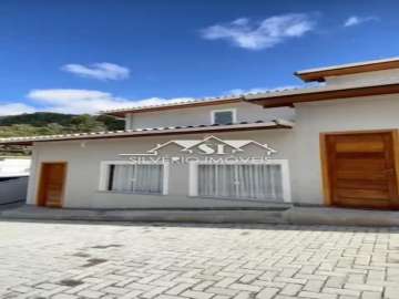 Casa à venda em Mosela, Petrópolis - RJ