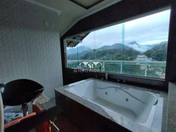 Casa à venda em Valparaíso, Petrópolis - RJ