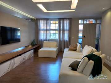 Casa à venda em Mosela, Petrópolis - RJ