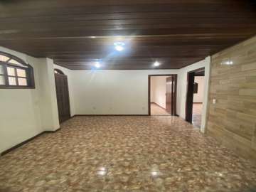 Casa à venda em São Pedro, Teresópolis - RJ