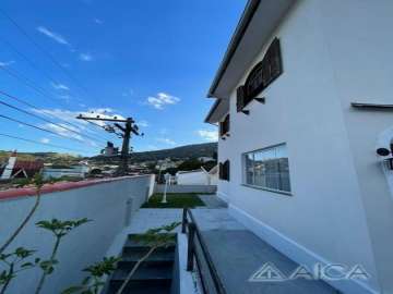 Casa à venda em Mosela, Petrópolis - RJ