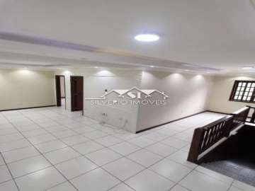 Apartamento à venda em Pedro do Rio, Petrópolis - RJ