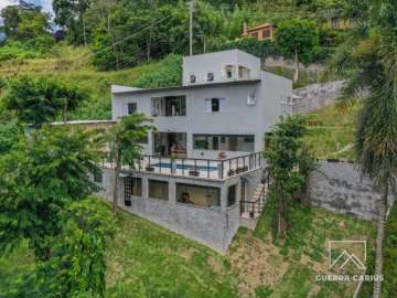 Casa à venda em Itaipava, Petrópolis - RJ