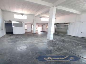 Loja para alugar em Carangola, Petrópolis - RJ