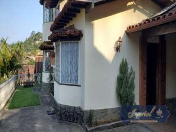 Casa à venda em Mosela, Petrópolis - RJ