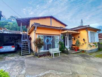 Casa à venda em Mosela, Petrópolis - RJ