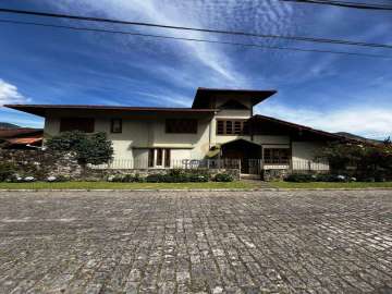 Casa à venda em Cascatinha, Nova Friburgo - RJ