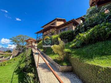 Casa à venda em Mosela, Petrópolis - RJ