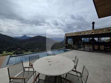 Casa à venda em Itaipava, Petrópolis - RJ
