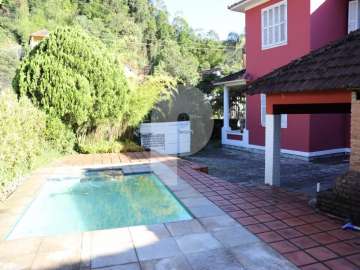Casa à venda em Valparaíso, Petrópolis - RJ