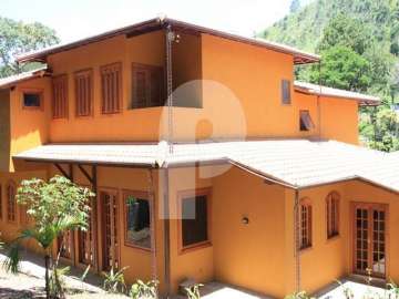 Casa à venda em Carangola, Petrópolis - RJ