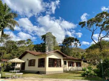 Casa para alugar em Carangola, Petrópolis - RJ