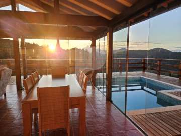 Casa à venda em Itaipava, Petrópolis - RJ