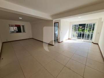 Cobertura à venda em Pedro do Rio, Petrópolis - RJ
