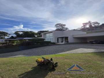 Casa à venda em Itaipava, Petrópolis - RJ