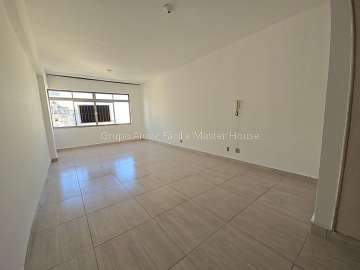 Kitnet / Conjugado à venda em Centro, Juiz de Fora - MG