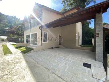 Casa à venda em Carangola, Petrópolis - RJ