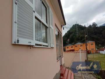 Casa à venda em Carangola, Petrópolis - RJ