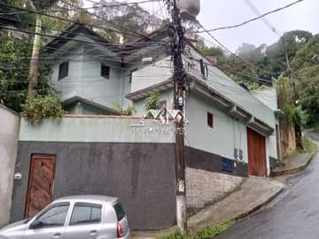 Casa à venda em Chácara Flora, Petrópolis - RJ