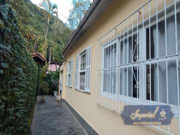 Casa à venda em Mosela, Petrópolis - RJ